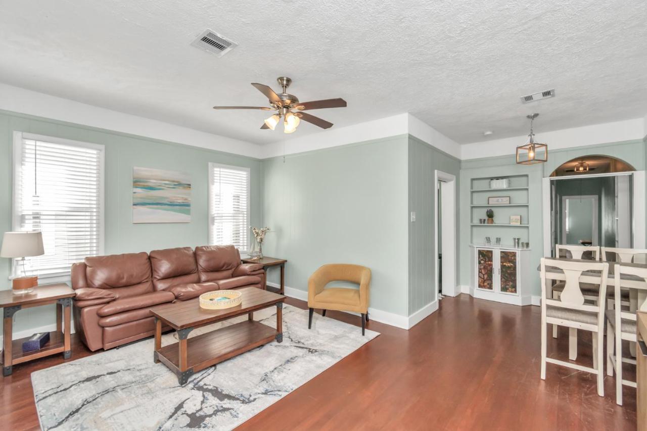 2 Kitchens,2 Living Rooms,4 Bedrooms-Close To All! غالفيستون، تكساس المظهر الخارجي الصورة